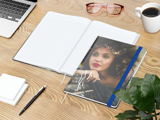 Notizbuch Match-Book White Bestseller, A4, Cover-Star, gloss-individuell, mittelblau