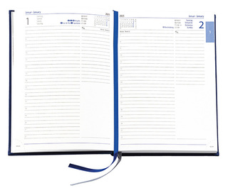 Buchkalender "Daily Chefkalender INT" im Format 14,5 x 20,5 cm, Kalendarium 4-sprachig D/F/I/GB Grau/Blau mit 2 Lesebändern, 416 Seiten Fadenheftung, Eckenperforation, Einband Fashion mittelgrau
